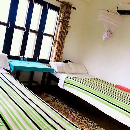 Chitwan Gaida Lodge Sauraha Exterior photo