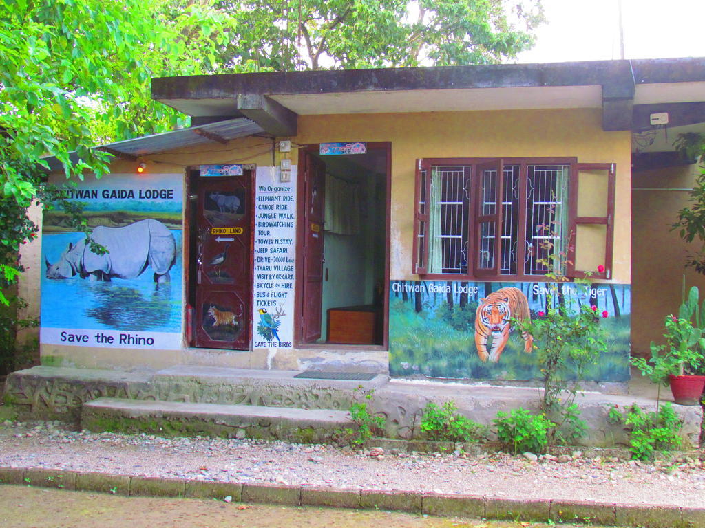 Chitwan Gaida Lodge Sauraha Exterior photo