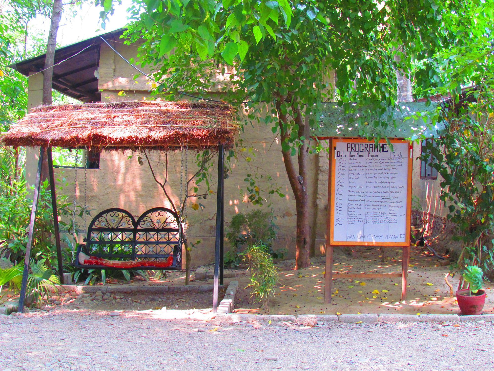 Chitwan Gaida Lodge Sauraha Exterior photo